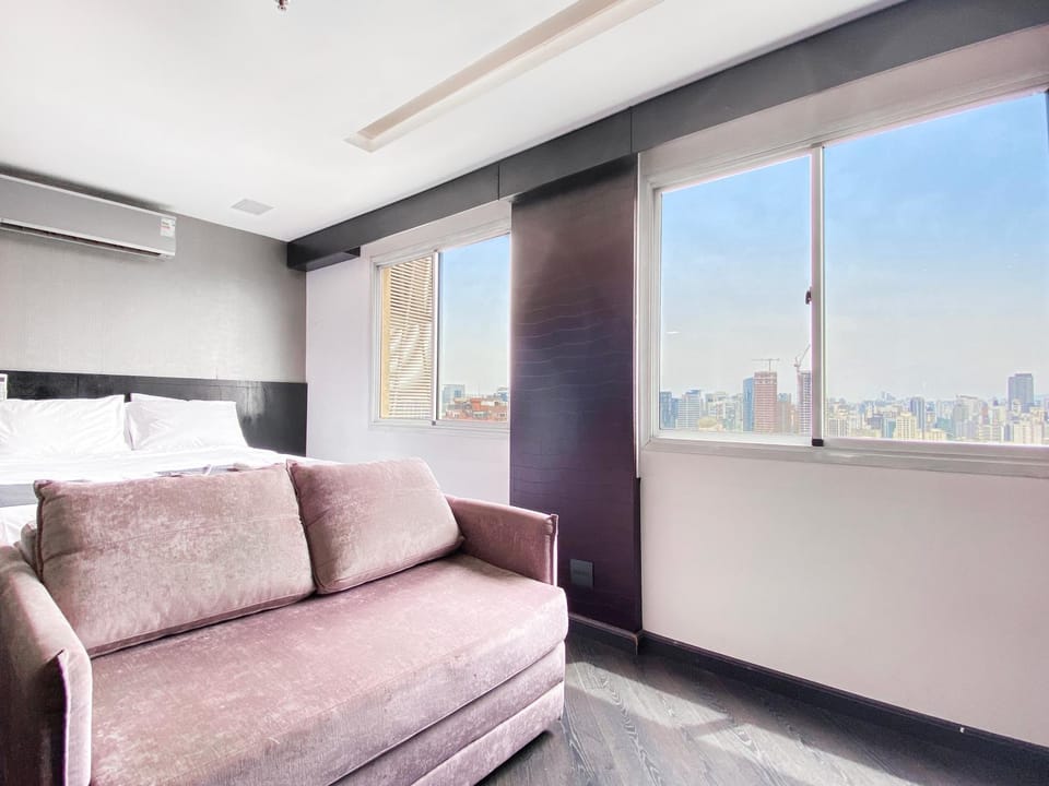 Bed, Living room, Photo of the whole room, Seating area, Bedroom