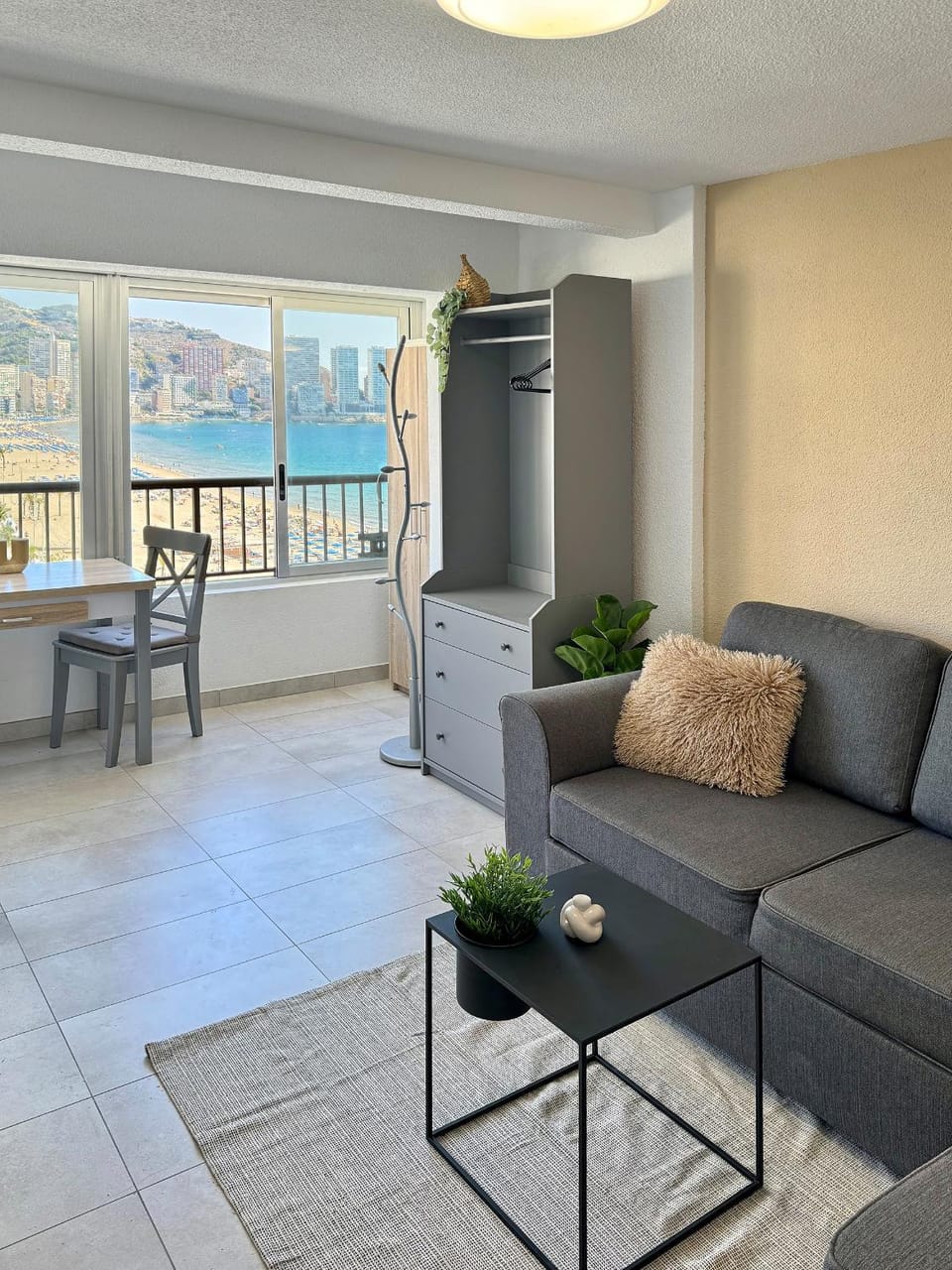 Estudio con sofá cama directamente en la playa - sin dormitorio Apartment in Benidorm
