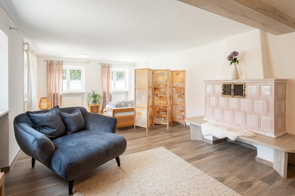 Living room, Seating area, fireplace