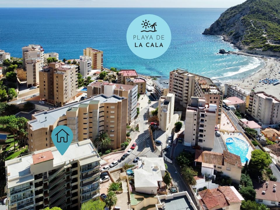 Property building, Nearby landmark, Neighbourhood, Bird's eye view