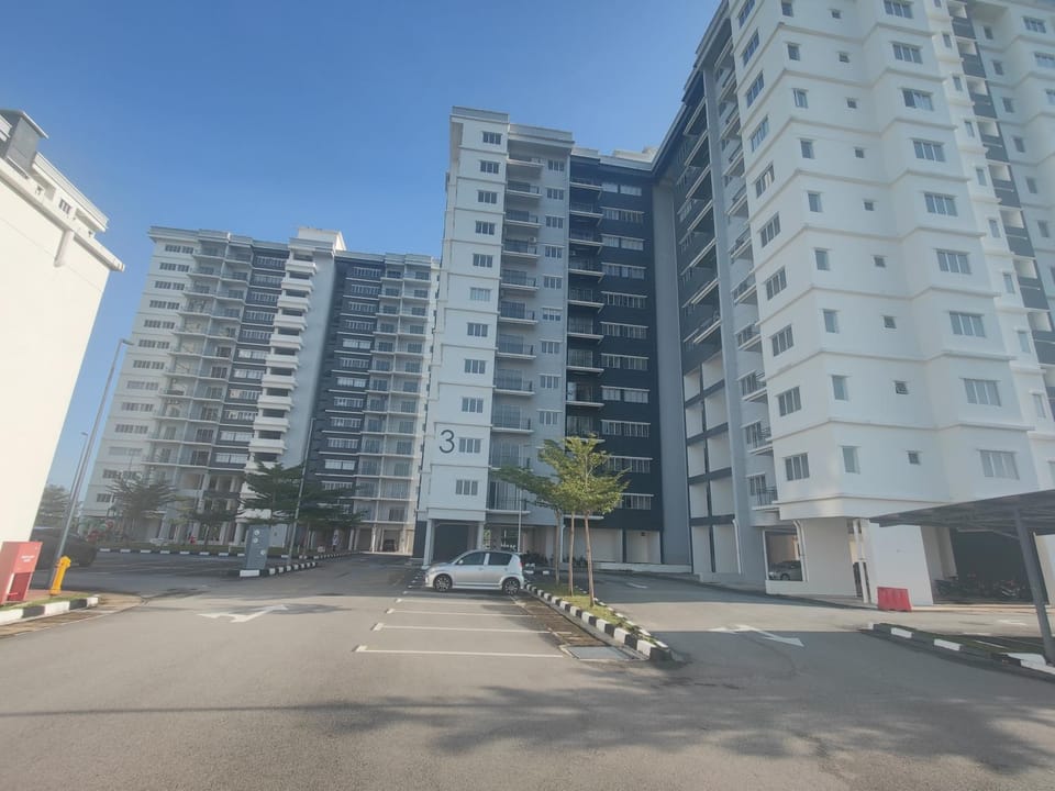 EasyStay Kampar (near UTAR) 5bedrooms 10pax Free WiFi Apartment in Perak