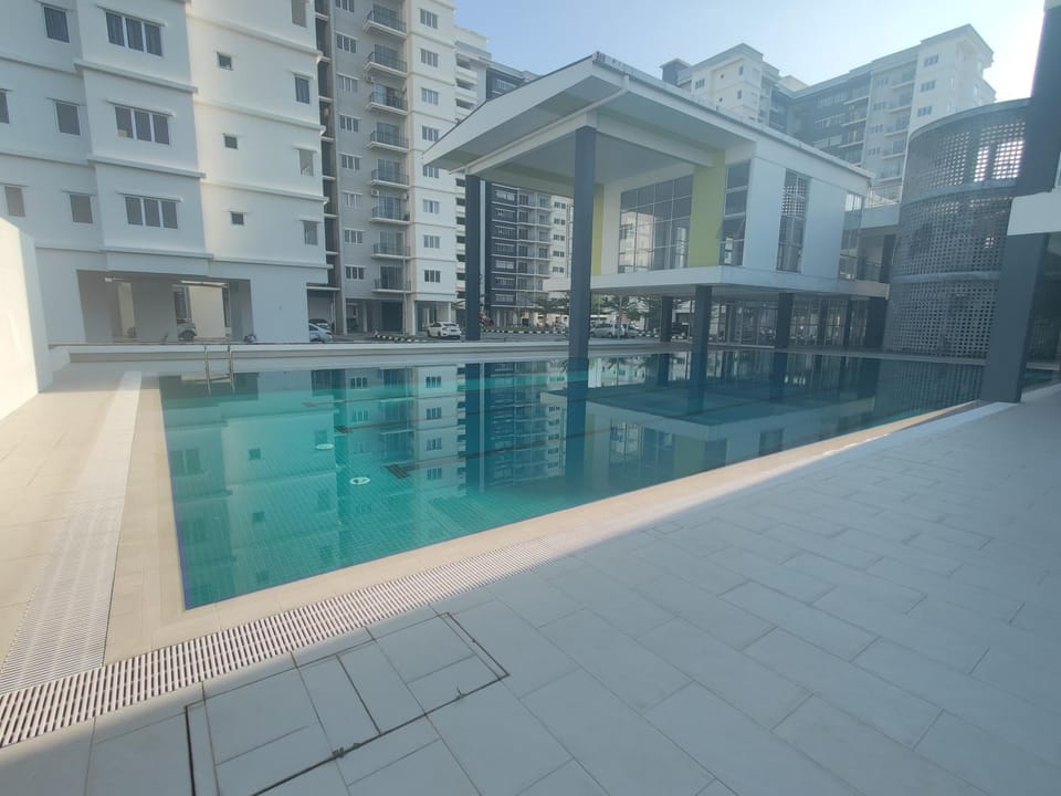 EasyStay Kampar (near UTAR) 5bedrooms 10pax Free WiFi Apartment in Perak