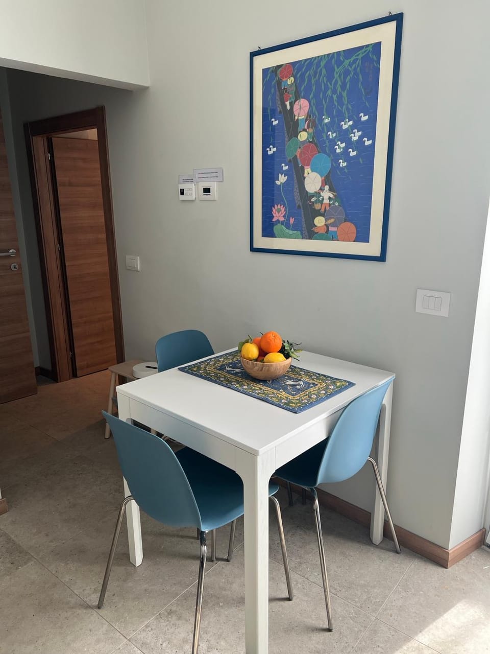 Seating area, Dining area