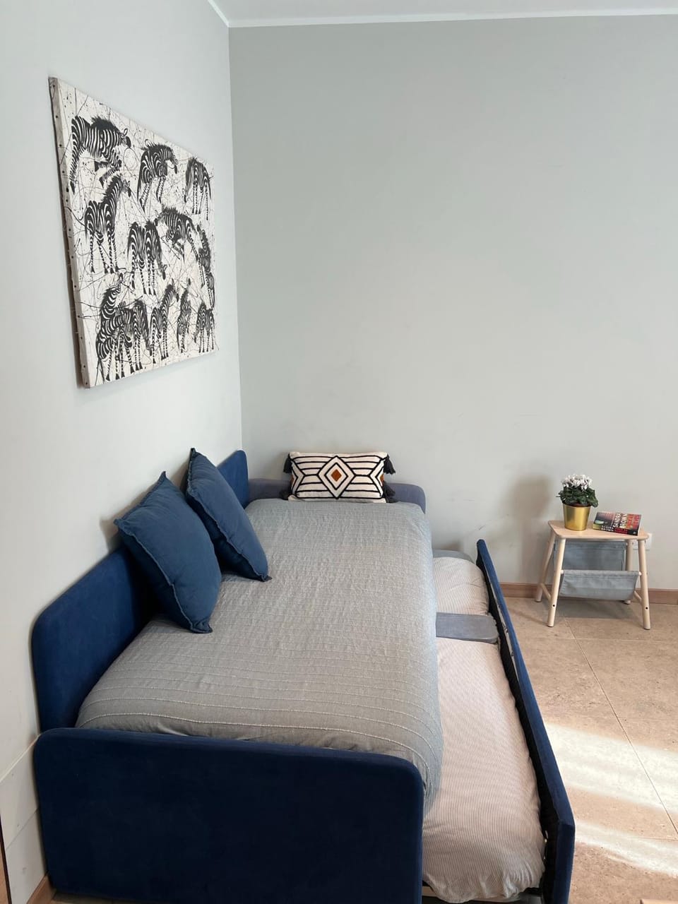 Bed, Living room