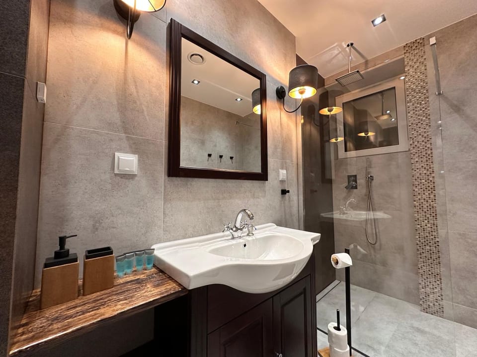 Shower, Bathroom, towels