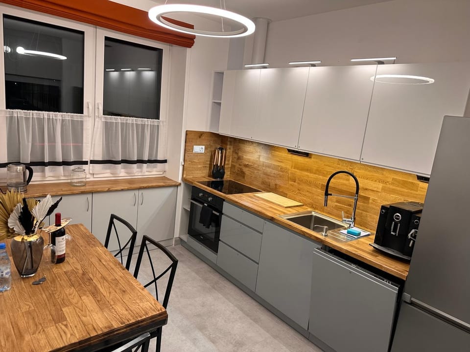 Kitchen or kitchenette, Dining area, dishwasher, minibar, pet friendly, stove