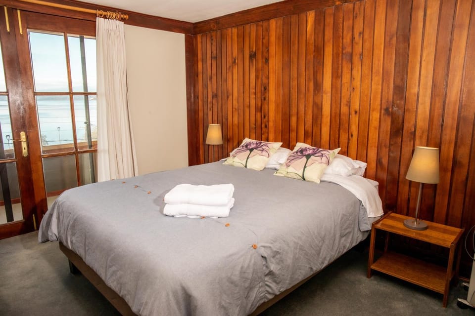 Bed, Bedroom, Lake view, locker, towels, wardrobe