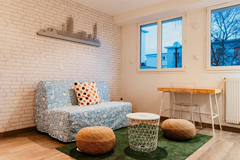 Nearby landmark, Bed, Living room, Seating area, Dining area, Beach, Bedroom, Landmark view, Inner courtyard view, furniture, heating, internet, storage