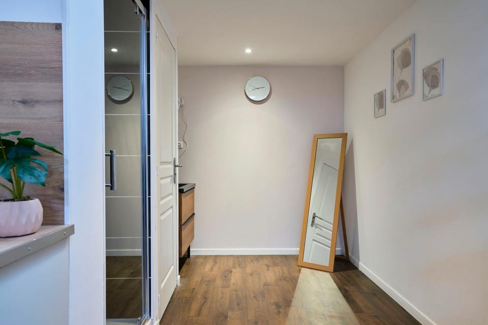 NG Prestige - Nain - Suite Spa Privatif - Jacuzzi - Netflix - Projecteur Apartment in Flanders