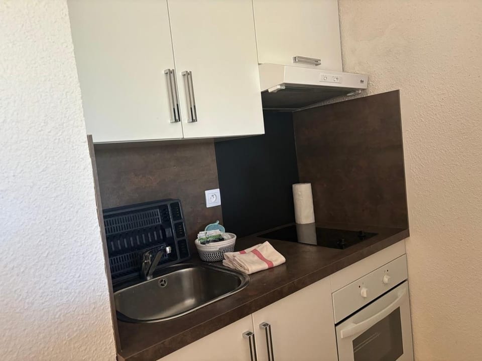 Kitchen or kitchenette, stove, kitchen