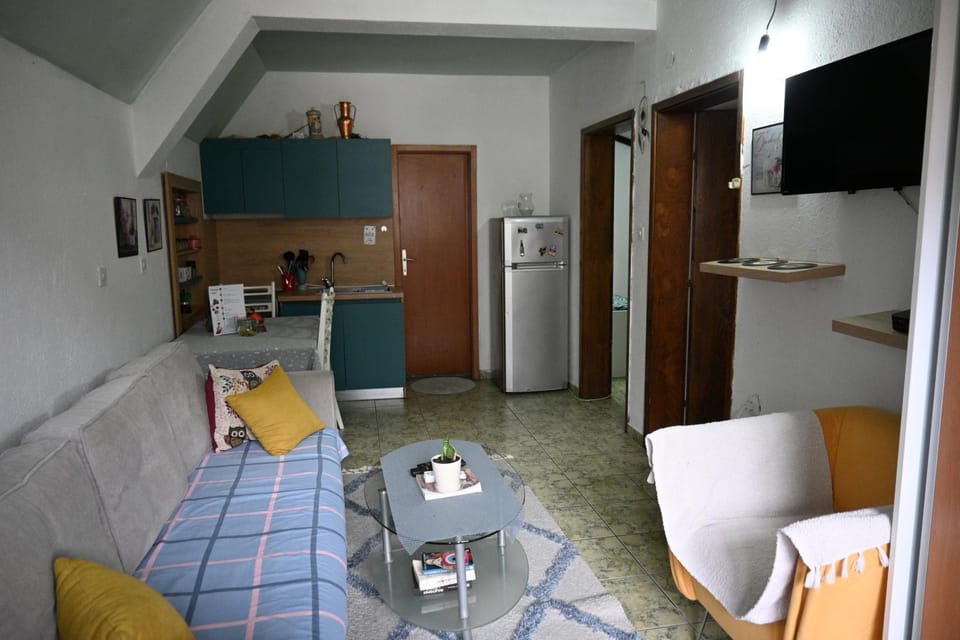 Communal lounge/ TV room, Bed, Living room, Photo of the whole room, Seating area, Dining area