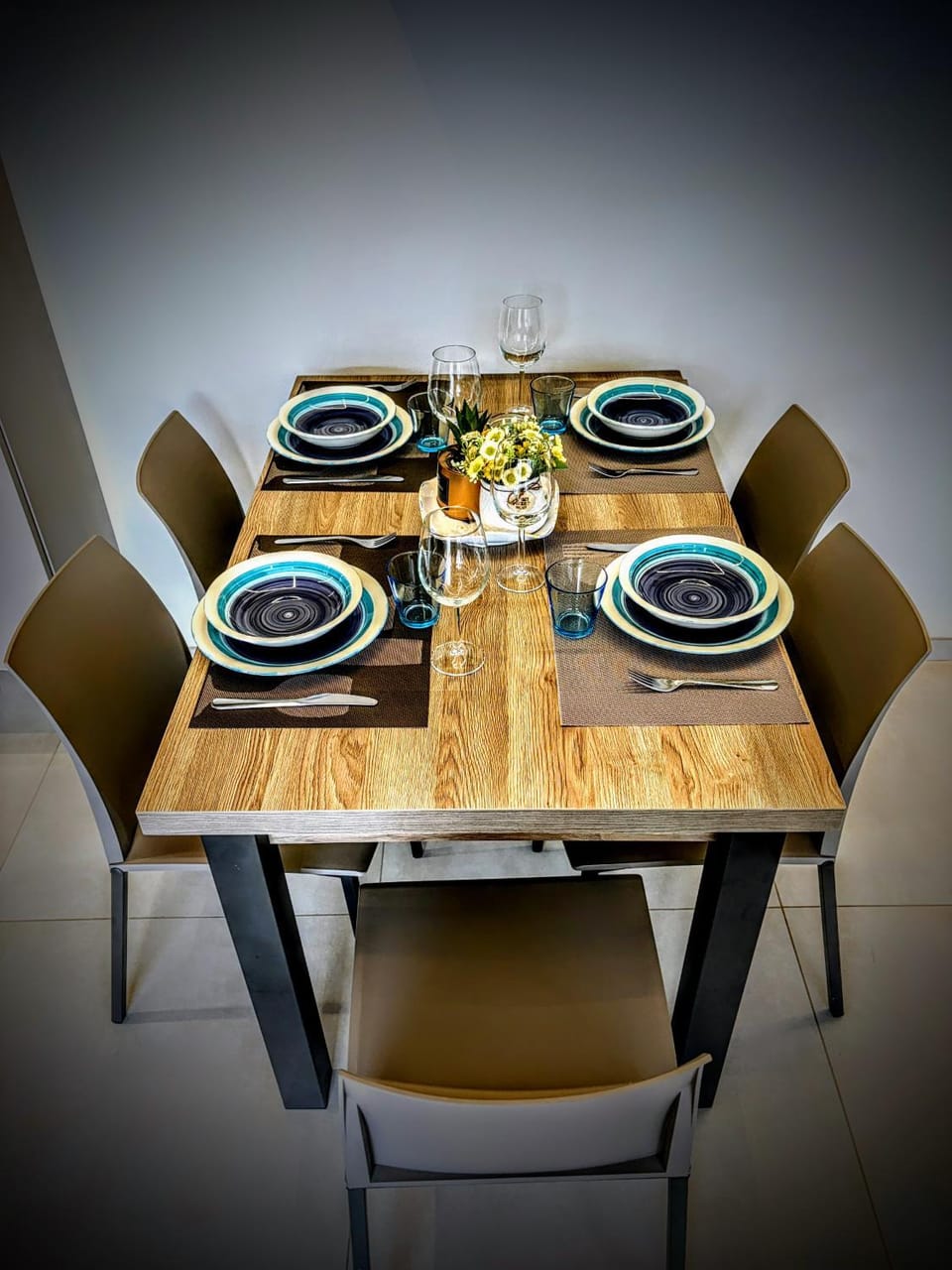 Food and drinks, Dining area, Food