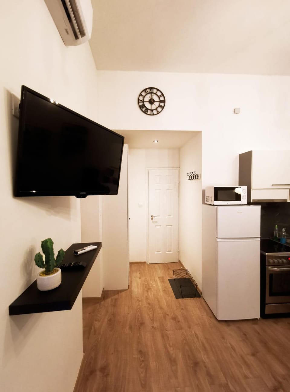 TV and multimedia, air conditioner