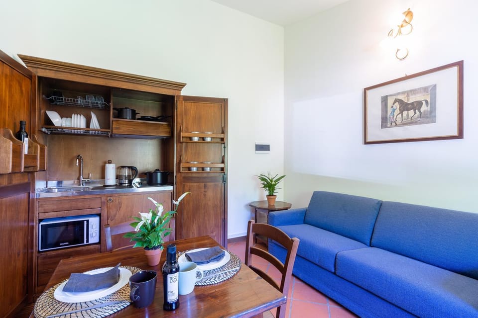 Kitchen or kitchenette, Living room, Dining area, minibar, stove, toaster