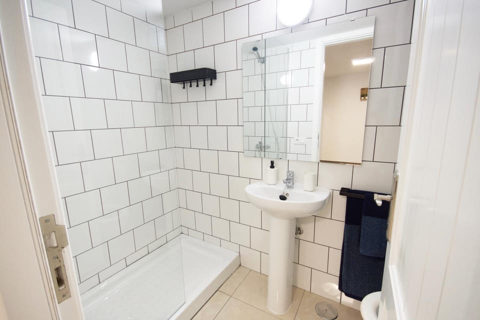 Shower, Bathroom, towels