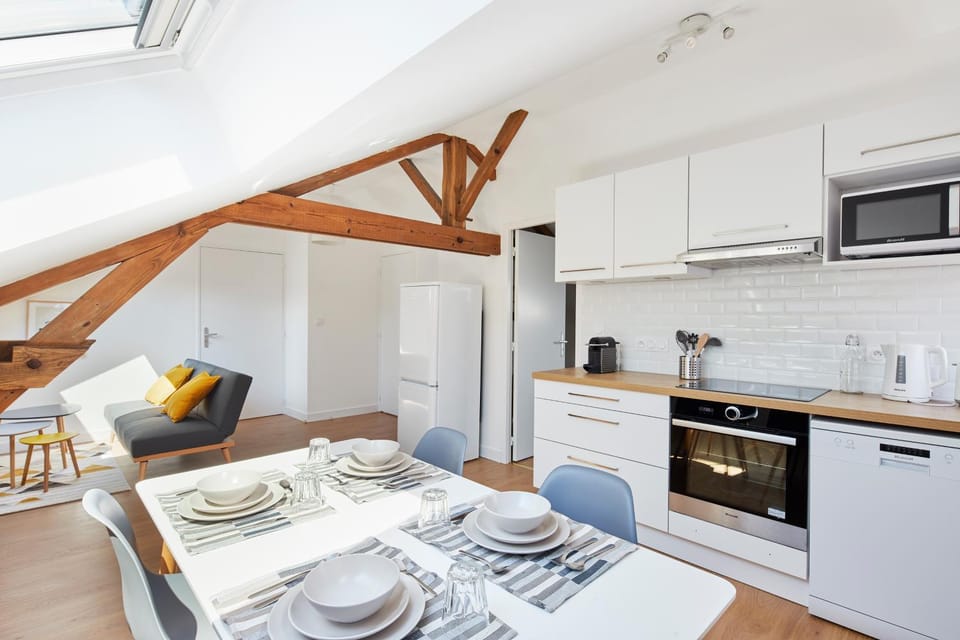 Coffee/tea facilities, Seating area, Dining area, dishwasher, microwave, oven, kitchen