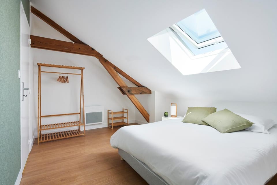 Bed, Photo of the whole room, Bedroom