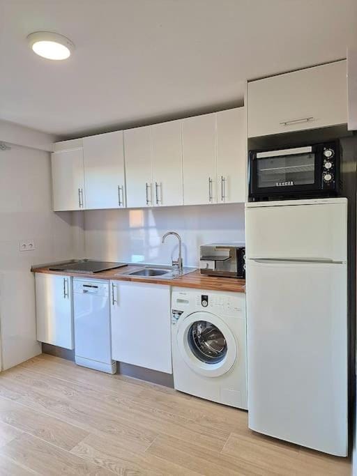 Encantador Dúplex para 6 a 1 minuto de la Playa Apartment in Benalmadena