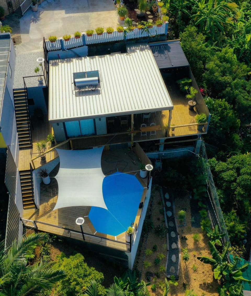 Property building, Garden, Swimming pool