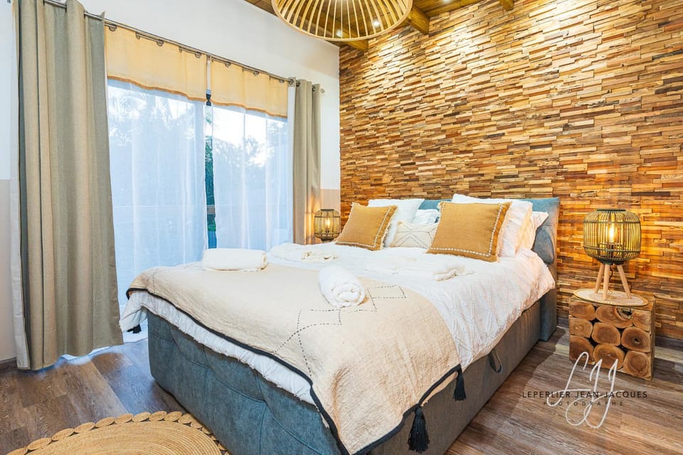Bed, Photo of the whole room