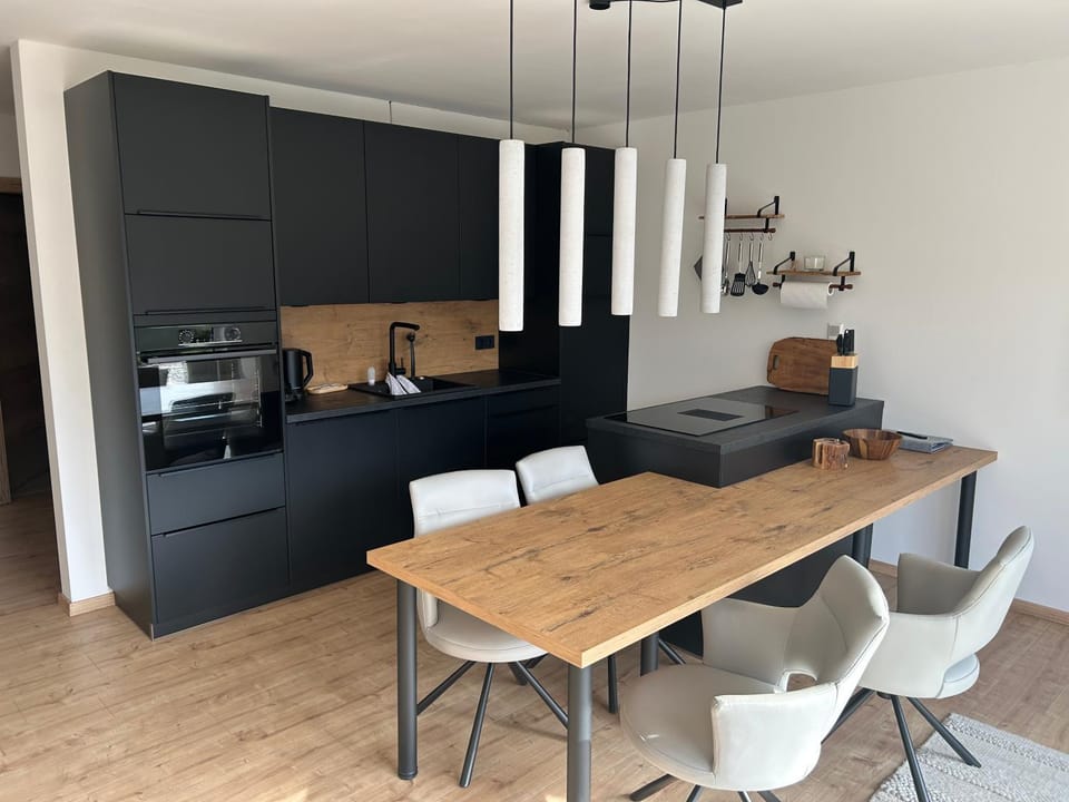 Dining area, kitchen