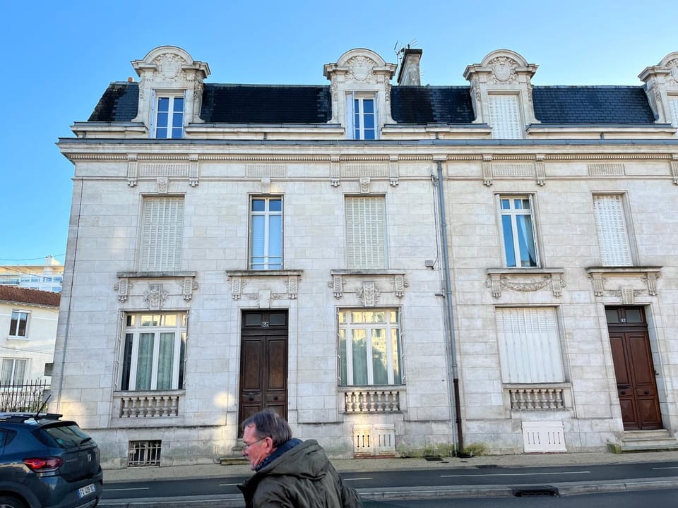 Property building, Day, Location