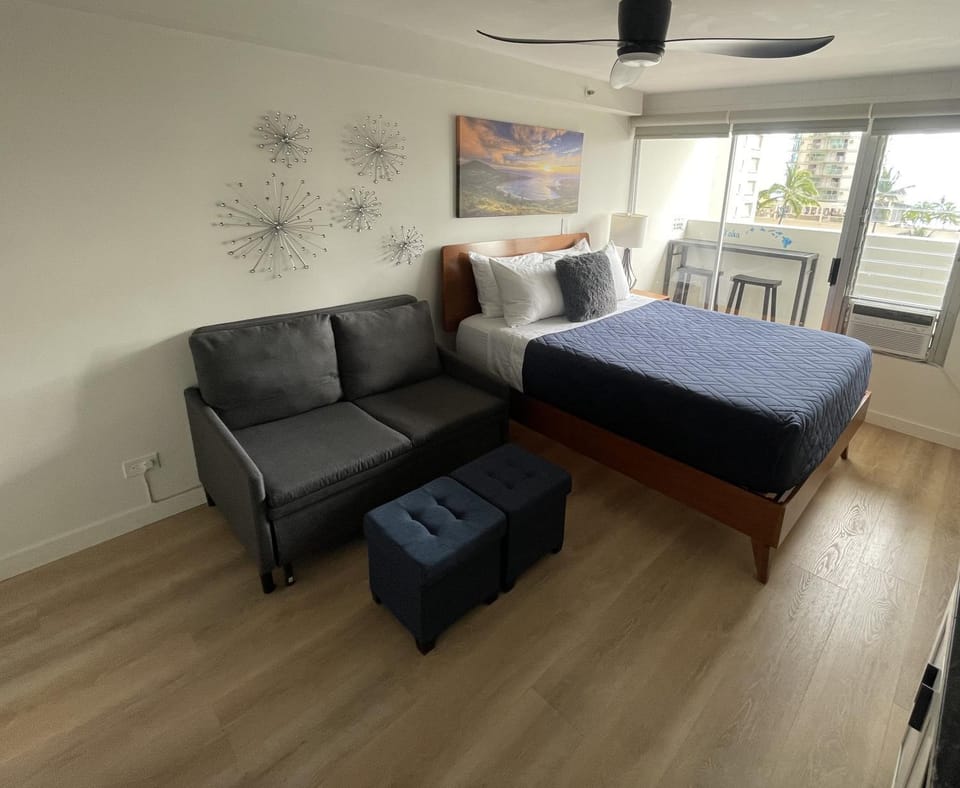 Bed, Seating area, Bedroom