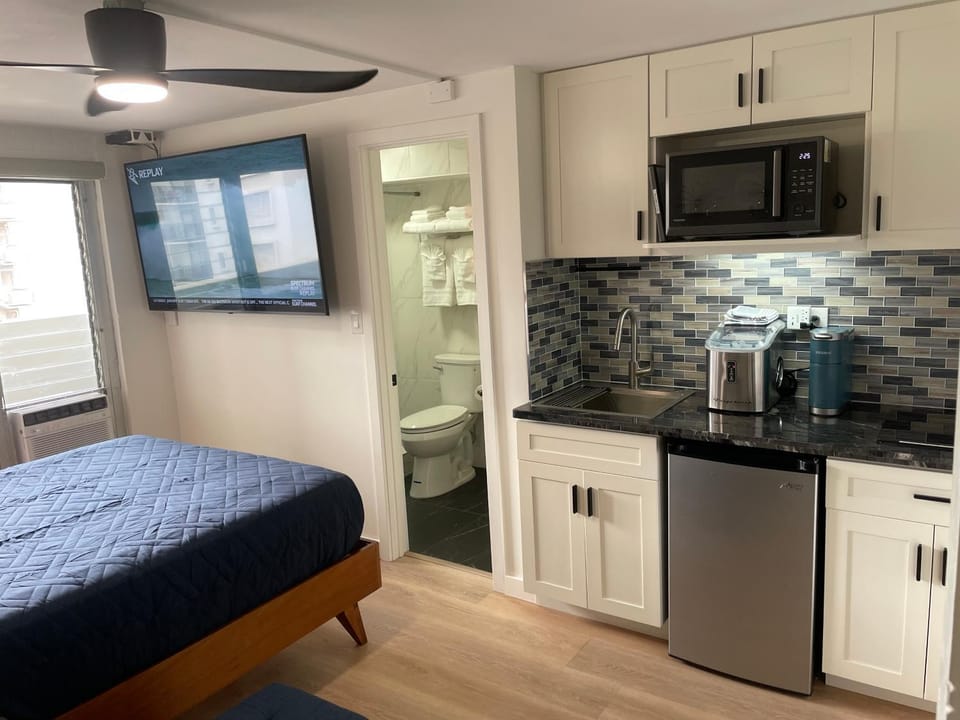 Bed, TV and multimedia, Kitchen or kitchenette, Bedroom, minibar