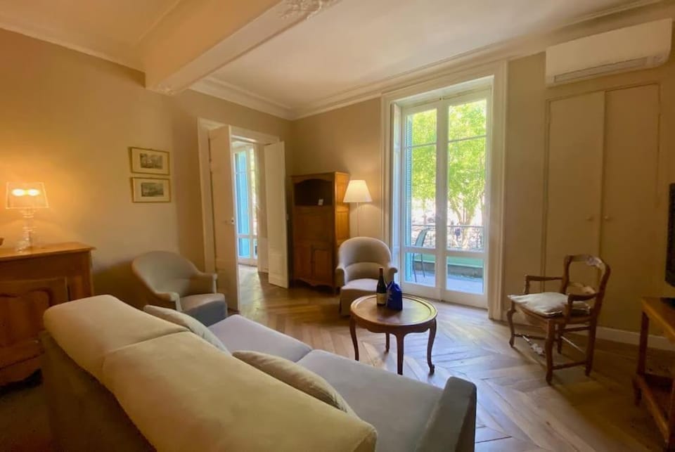 Living room, Seating area