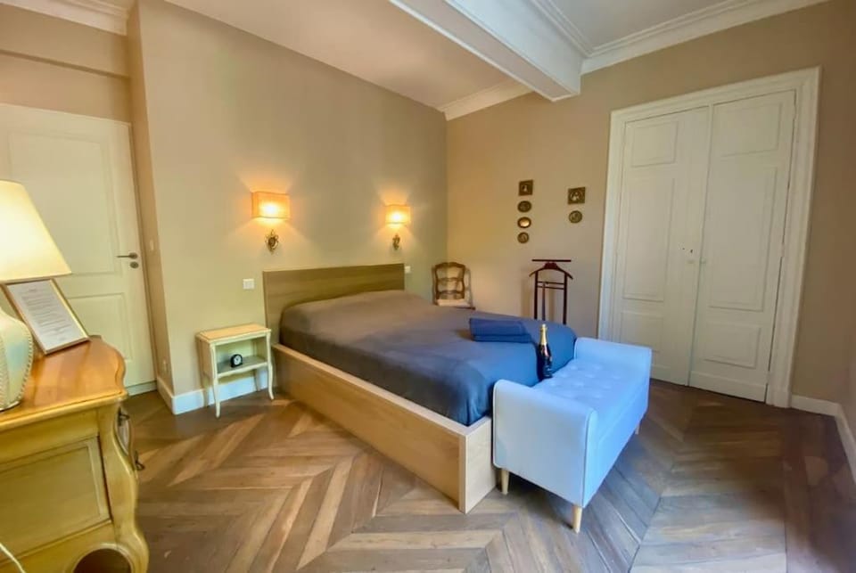 Bed, Photo of the whole room, Bedroom