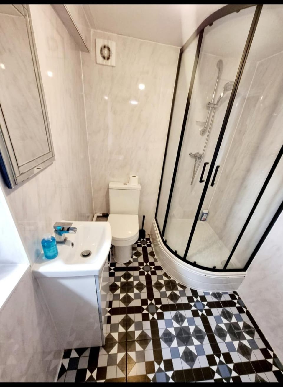 Evo Zen- Entire 1 Bed Flat 2 Min Walk to Gravesend Station & Town Centre - B Apartment in Gravesend