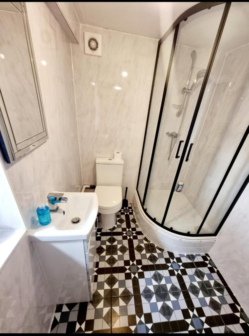 Evo Zen- Entire 1 Bed Flat 2 Min Walk to Gravesend Station & Town Centre - B Apartment in Gravesend