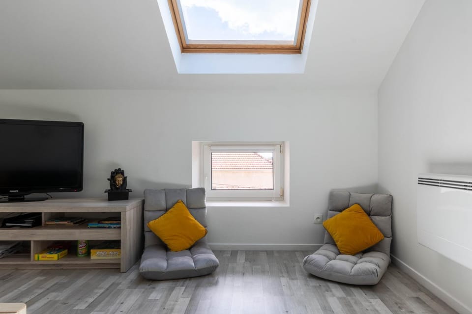 Communal lounge/ TV room, TV and multimedia, Living room, Seating area