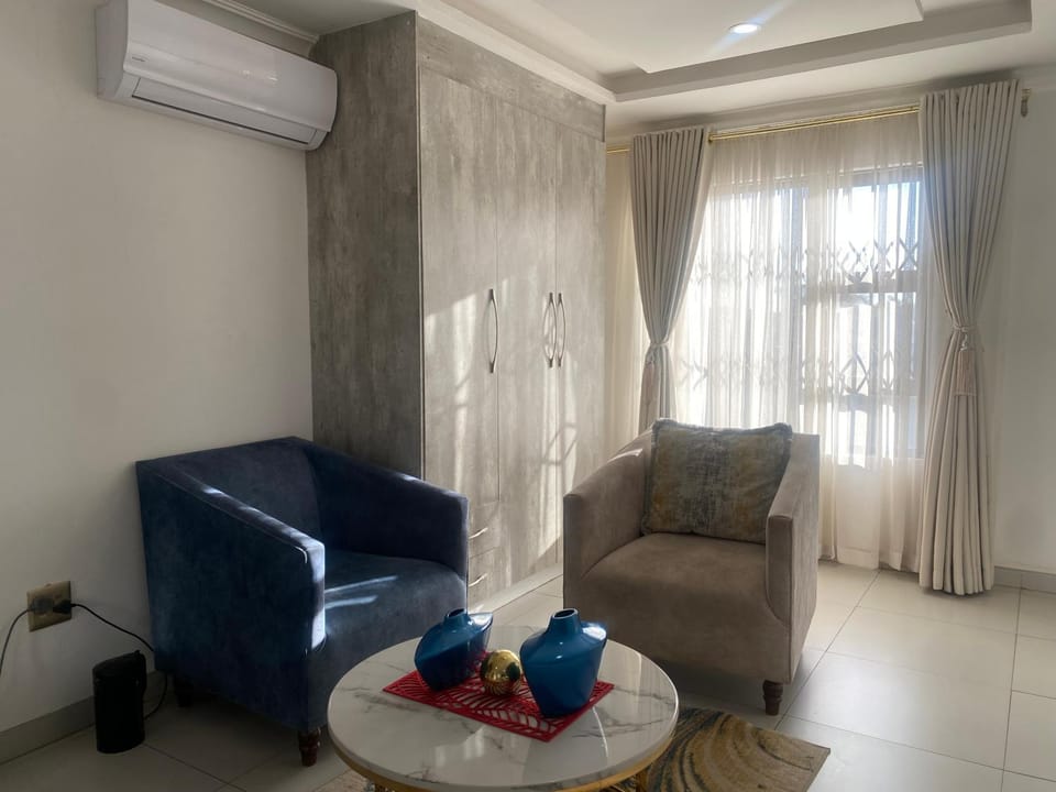 Seating area, Bedroom, air conditioner