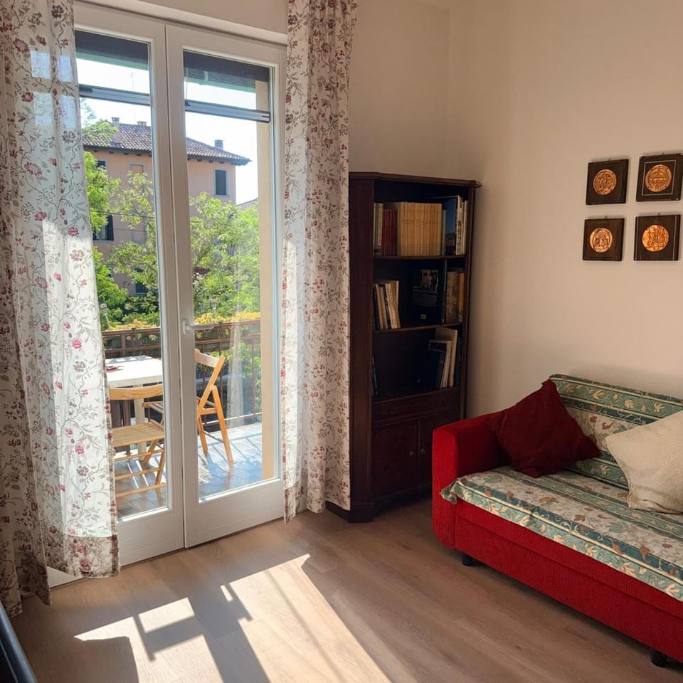 Eva 's flat with large sunny balcony and lagoon view Apartment in Lido di Venezia