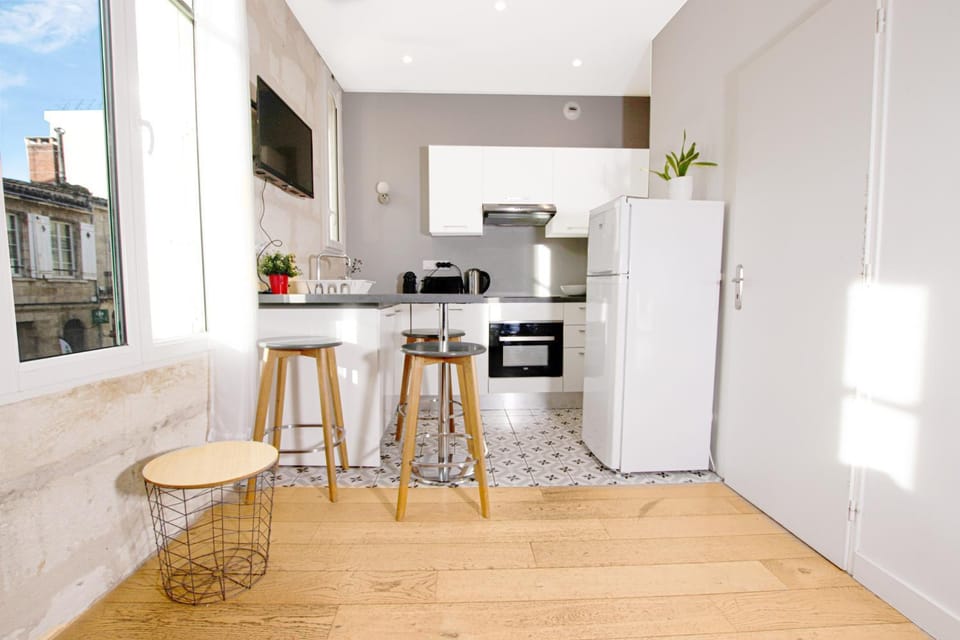 Kitchen or kitchenette, Dining area, dishwasher, minibar, pet friendly, stove, kitchen