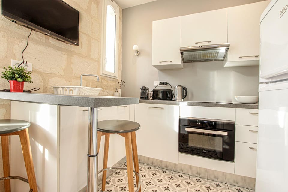 TV and multimedia, Coffee/tea facilities, Kitchen or kitchenette, Dining area, dishwasher, minibar, pet friendly, stove, toaster