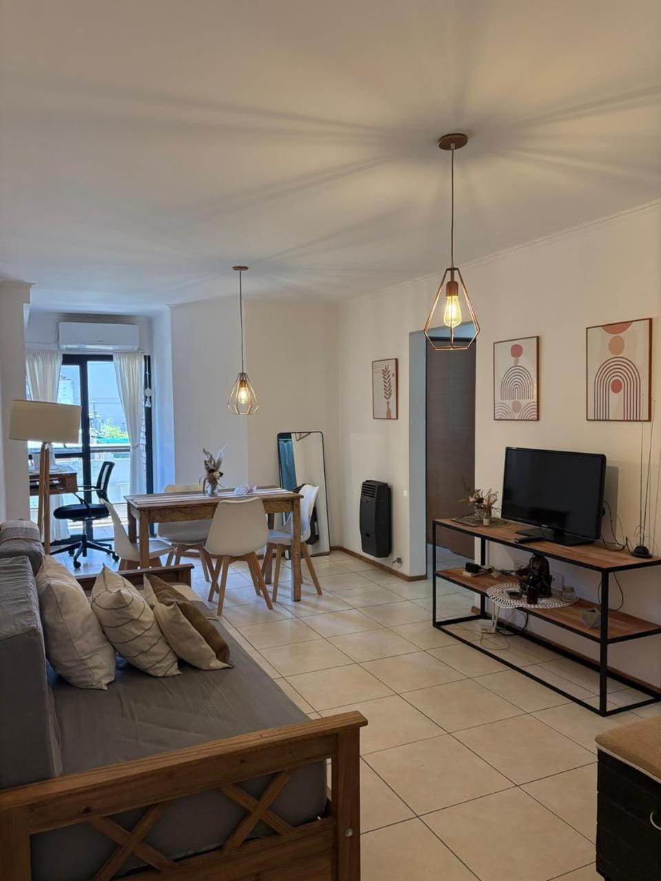 TV and multimedia, Living room, Seating area, Dining area