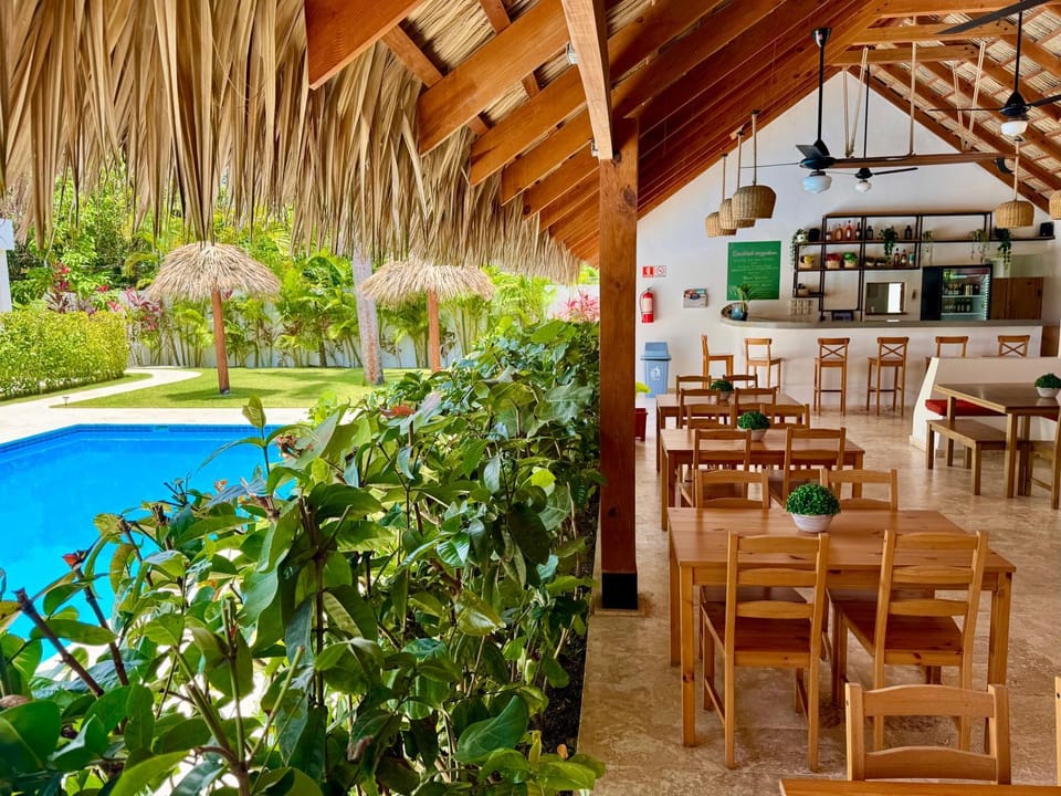 Restaurant/places to eat, Swimming pool