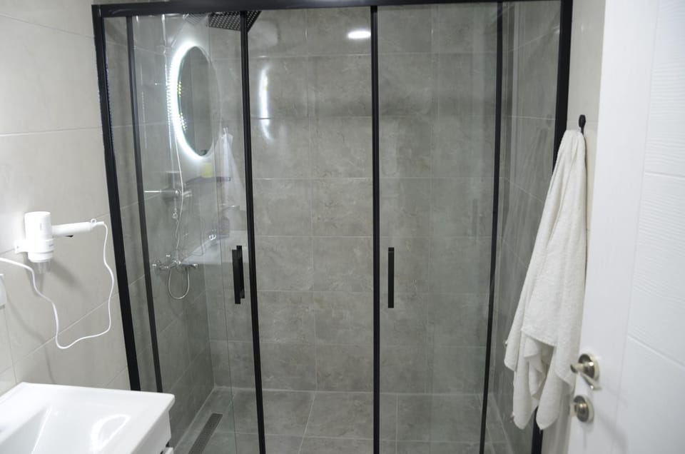 Shower, Bathroom, towels