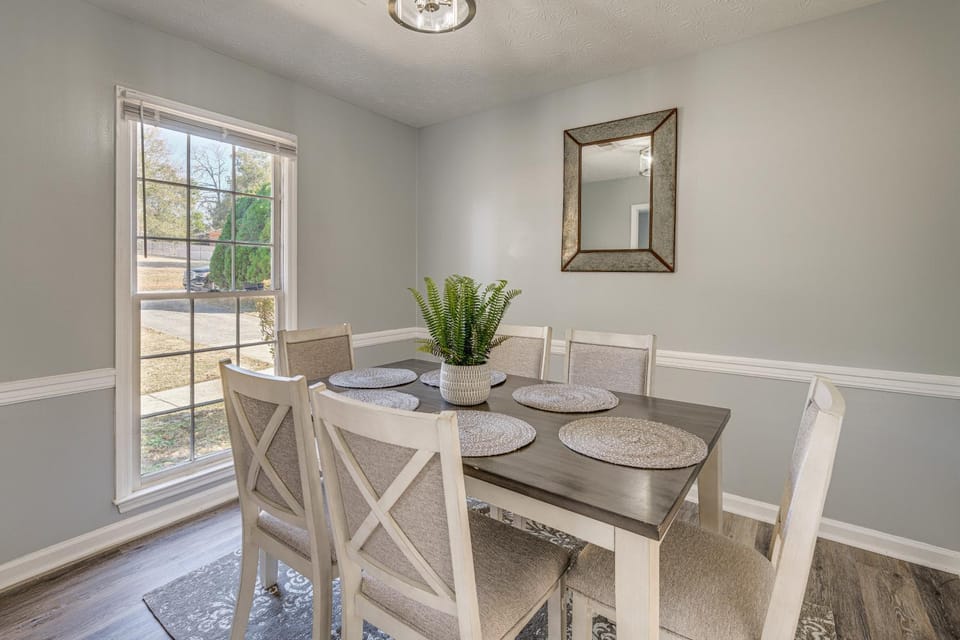 5 Mi to Fort Moore: Quiet Columbus Home w/ Yard House in Columbus