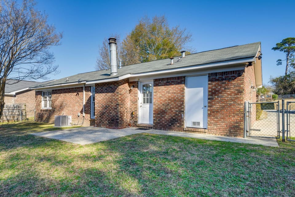 5 Mi to Fort Moore: Quiet Columbus Home w/ Yard House in Columbus