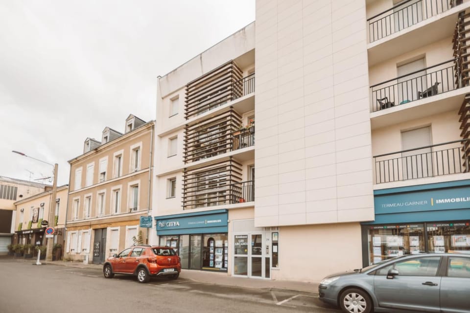 Property building, Neighbourhood, Location