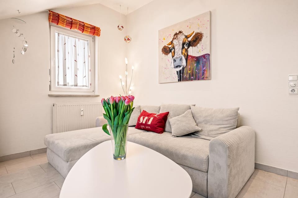 Living room, Decorative detail, Seating area