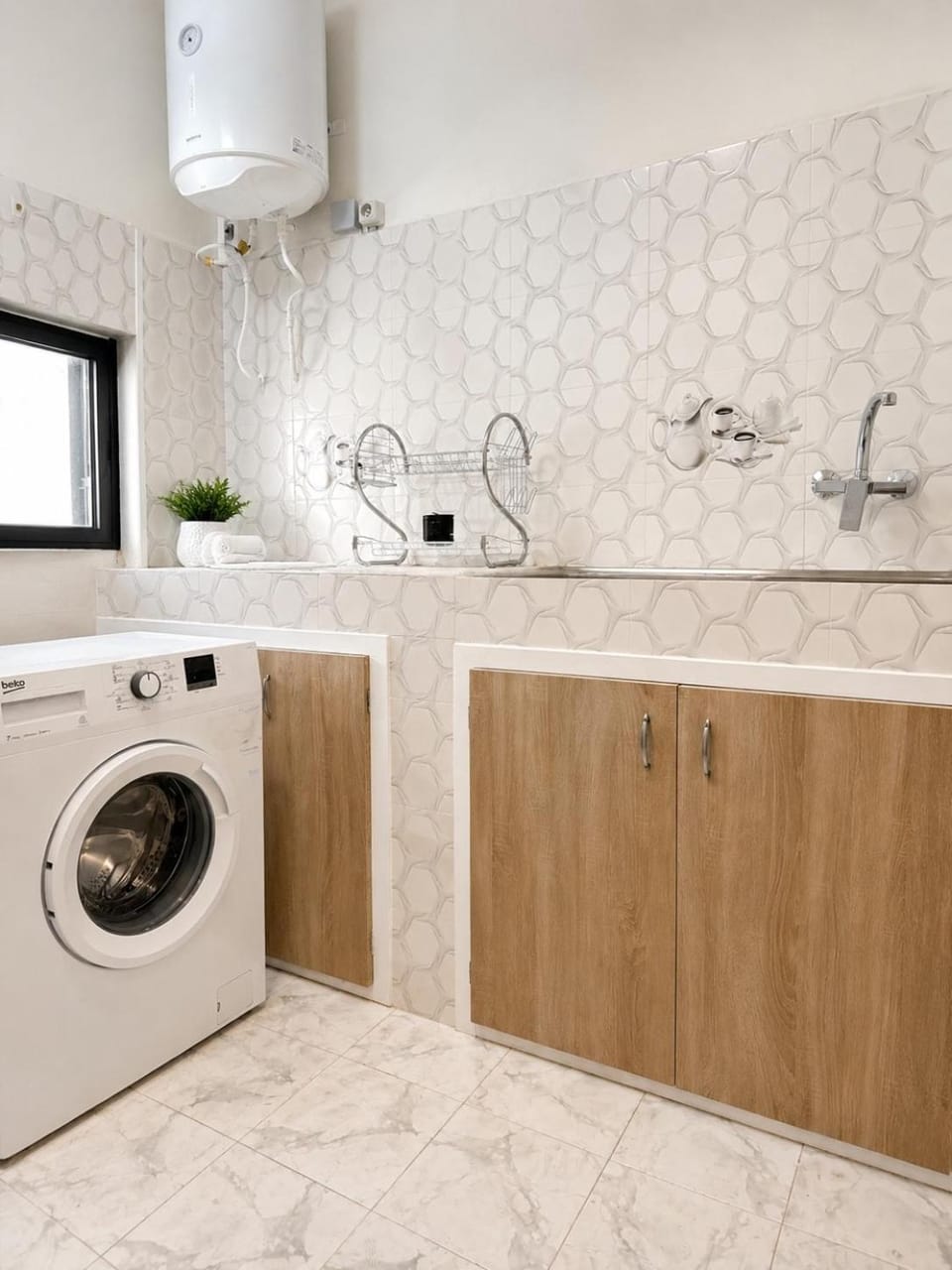 Kitchen or kitchenette, washing machine, dryer