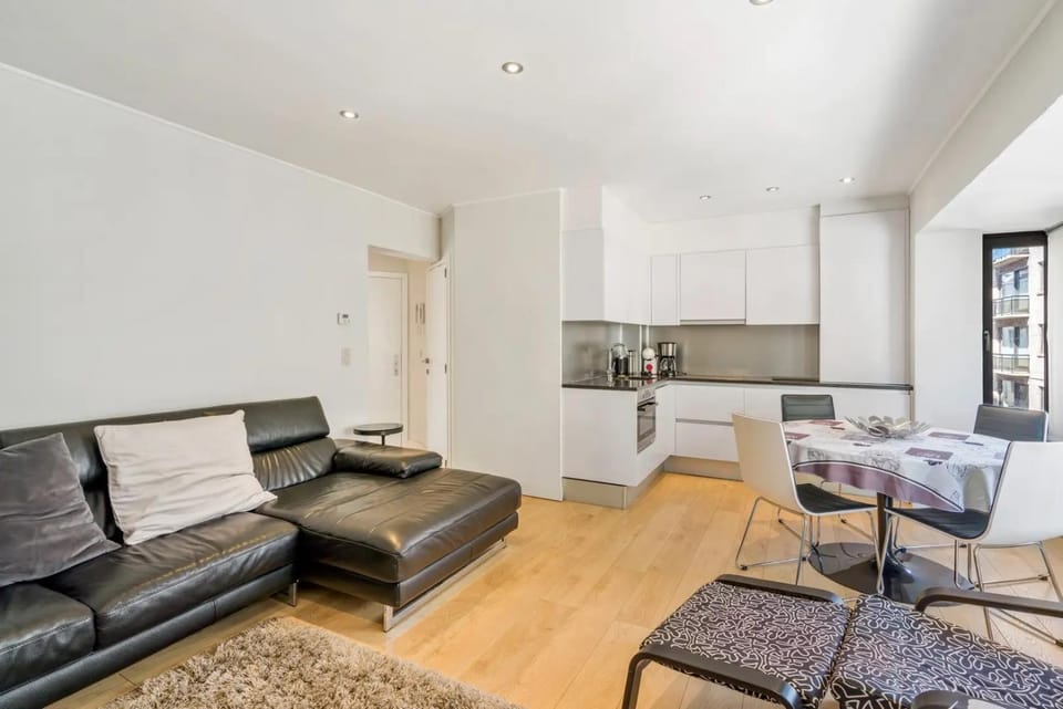 Seating area, kitchen