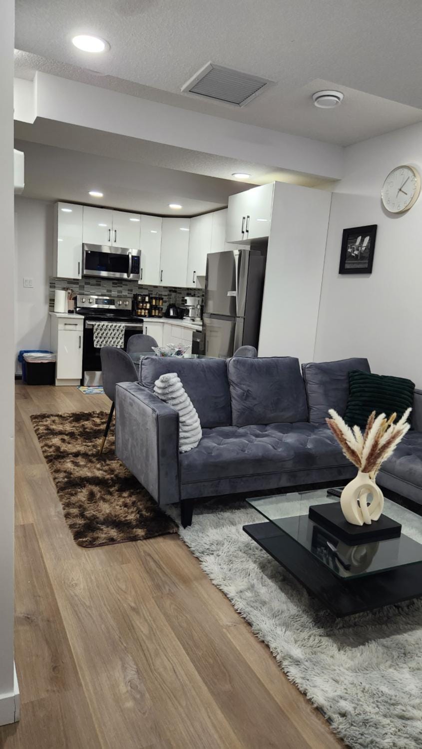 Kitchen or kitchenette, Living room, Seating area, Dining area, minibar, pet friendly