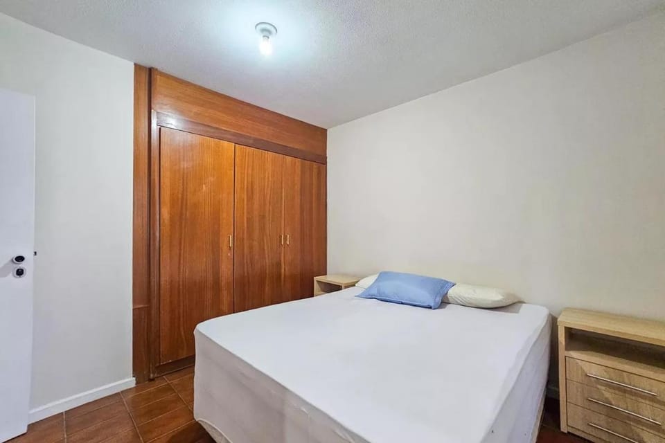 Pitangueiras com cadeira e guarda-sol exclusivo, limpeza diária, piscina climatizada e Wi-Fi Apartment in State of São Paulo