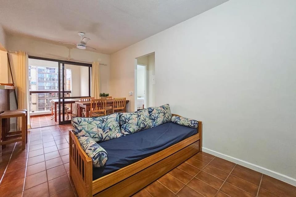 Pitangueiras com cadeira e guarda-sol exclusivo, limpeza diária, piscina climatizada e Wi-Fi Apartment in State of São Paulo