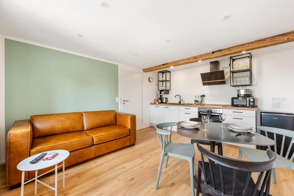 Kitchen or kitchenette, Living room, Seating area, Dining area, stove